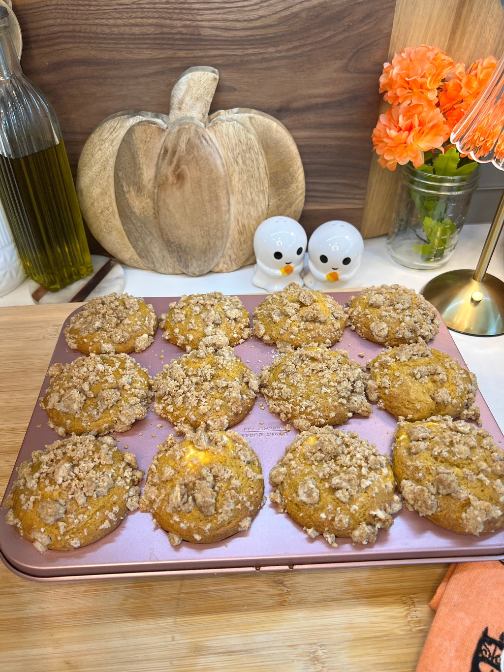 Pumpkin Patch Crumble Muffins 🍂🧡
